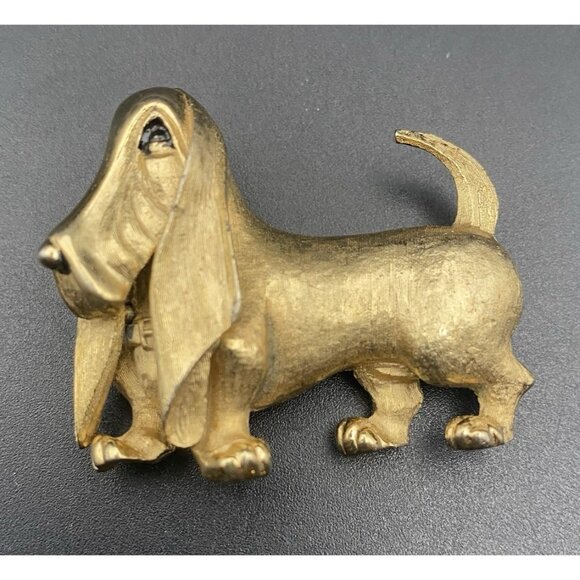 VTG Boucher Goldtone Basset Hound Dog Figural Pin Brooch Moveable Head Unisex - Picture 1 of 10